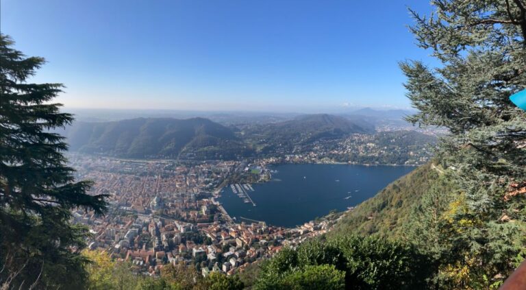 从布鲁纳特（Brunate）的观景台俯瞰科莫市和科莫湖全景