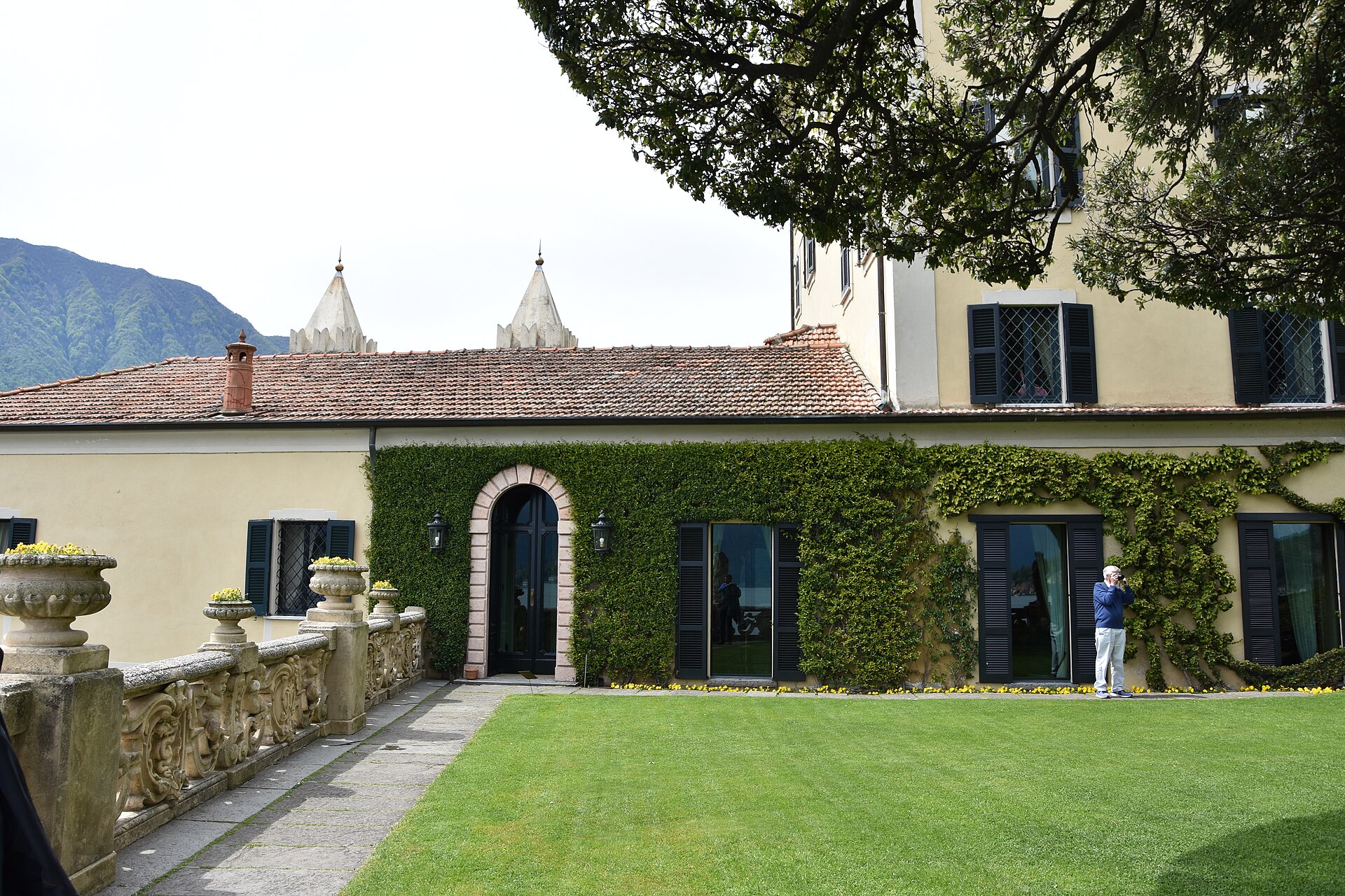 Villa del Balbianello on its wooded promontory at Lenno on Lake Como